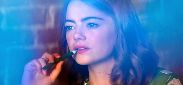 Emma Stone Talks La La Land, Comedy & More In New THR Round Table Video